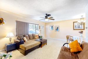 Et opholdsområde på Balmy Breeze Hideaway