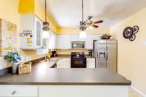 Køkken eller tekøkken på Balmy Breeze Hideaway