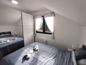En eller flere senge i et værelse på DIVNEST apartman