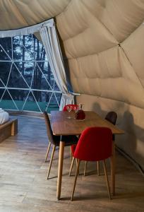 a dining room in a tent with a table and chairs at Daxvalley Glamping in Tsalka