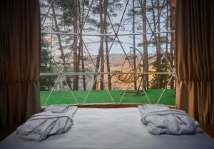 Rúm í herbergi á Daxvalley Glamping