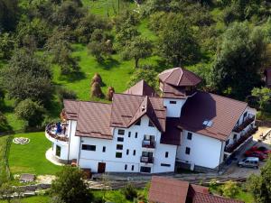 Vedere de sus a Transylvanian Inn