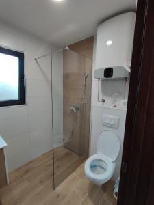 Et badeværelse på DIVNEST apartman