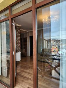 Svalir eða verönd á Snow King Hotel