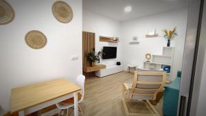 a living room with a table and a dining room at Apartamento Flor de Córdoba in Córdoba