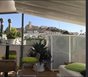 a balcony with chairs and a view of a city at Casa vacanze appartamento Ibiza città in Ibiza Town