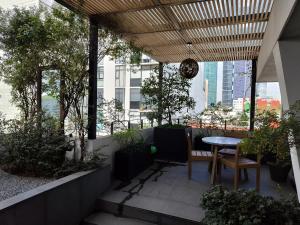 a patio with a table and chairs on a building at ZAMORA By Mr W in Mexico City