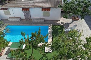 two views of a swimming pool in a house at El Cortijo de Palma in Villarejo de Salvanés