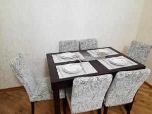 Posezení v ubytování Spacious Apartment in Center, near Nizami st, Fountain Square and Sahil Metro Station