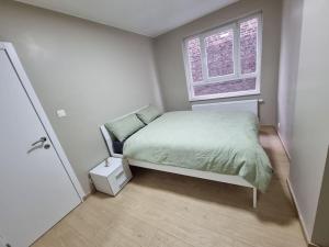 a small bedroom with a bed and a window at SweetPlace Forever in Charleroi (Appart2) in Charleroi