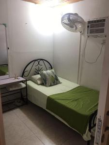 Cama o camas de una habitación en APARTAMENTO EL TREBOL 01