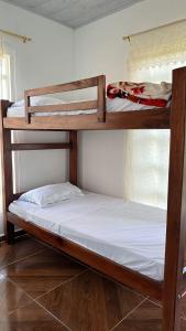 Divstāvu gulta vai divstāvu gultas numurā naktsmītnē Hotel el Recuerdo