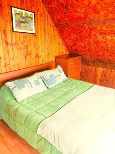Un pat sau paturi într-o cameră la Cabañas don Vicente
