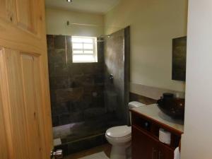 Ein Badezimmer in der Unterkunft Tropical Home Oasis