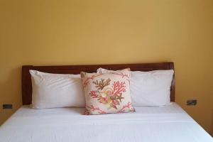 Ein Bett oder Betten in einem Zimmer der Unterkunft Tropical Home Oasis