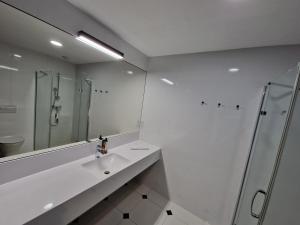 Et badeværelse på Czarna Perła-Apartament 514