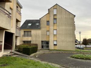 an external view of a building at -Tropical Studio- Paisible Parking Wifi Lave-Linge in Quimper