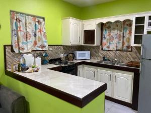 Una cocina o kitchenette en Lydia`s View