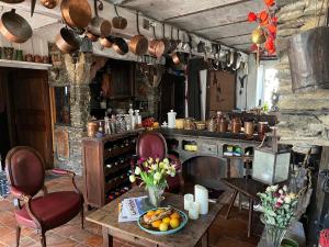 a kitchen with a table with a bowl of fruit at Le Domaine des Anges 