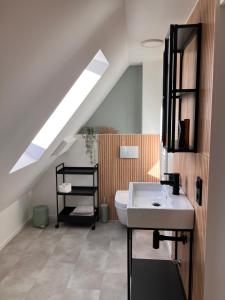 a bathroom with a sink and a toilet at Ferienwohnung Weitblick in Bad Schussenried