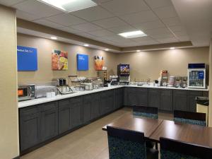 a kitchen with a cafeteria with a table and chairs at Comfort Inn Herndon-Reston in Herndon