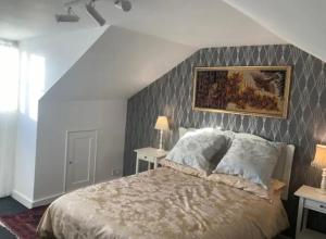 a bedroom with a bed with a painting on the wall at Room with a view in Winchester