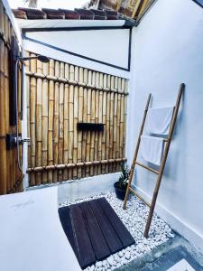 a room with a wooden gate and a chair at Lost Paradise Gili in Gili Trawangan