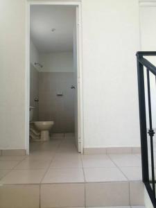 a white bathroom with a toilet and a door at Mazahouse in Isla La Piedra