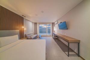 a hotel room with a desk and a view of the ocean at EL Hotel in Yangyang