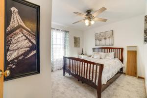 a bedroom with a bed and a ceiling fan at Bourbonnais Townhome about 3 Mi to ONU Campus! in Bourbonnais