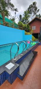 a row of chairs next to a swimming pool at treevillawayanad in Vythiri