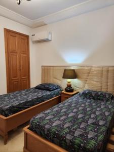 Cama o camas de una habitación en Luxueux Appartement F3 jardin de carthage