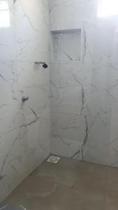 Ένα μπάνιο στο Casa 5 quartos Aluguel Temporada Residencial Mirandinha +12 φωτογραφίες