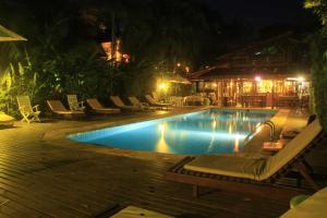 A piscina localizada em Hotel Pousada Katmandu ou nos arredores
