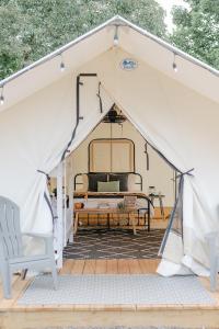 Ảnh trong thư viện ảnh của Luxury Glamping Tents @ Lake Guntersville State Park ở Guntersville