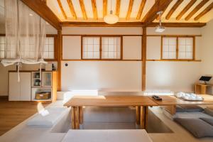 a living room with a table and a couch at Luxury Hanok Stay Nuri in Seoul