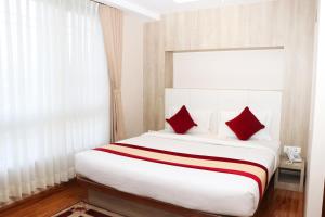 Una cama o camas en una habitación de Hotel Prime Suite