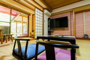 TV a/nebo společenská místnost v ubytování Mashikokan Satoyama Resort Hotel