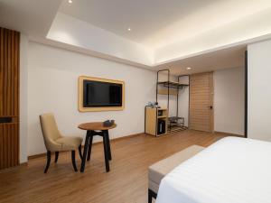 Luminor Hotel Padjadjaran Bogor by WH房間的床