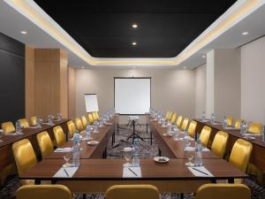 Luminor Hotel Padjadjaran Bogor by WH的商務中心和／或會議室