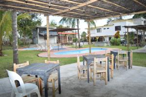 a group of tables and chairs in front of a pool at Estancia Vacacional 20 Aguas in Ursulo Galván