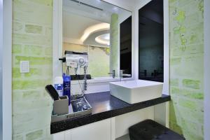 Bilik mandi di G&G Hotel