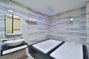Bilik mandi di G&G Hotel