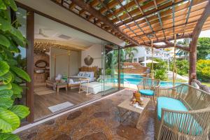 Bazén v ubytování The Rock Samui Beach Resort nebo v jeho okolí + 37 fotografií