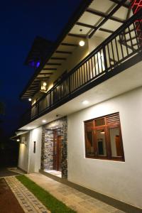 Bangunan di mana terletaknya aparthotel ini