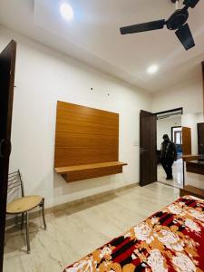 Μια τηλεόραση ή/και κέντρο ψυχαγωγίας στο 3 bhk luxury flat in gillco kharar