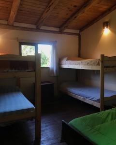 a room with two bunk beds and a window at Costa del azul in Los Repollos