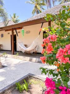 a room with a hammock in front of a house at Trawangan Oasis in Gili Trawangan