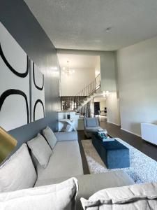 a living room with a couch and a table at SFO Airport/S San Francisco Sweet Home in South San Francisco