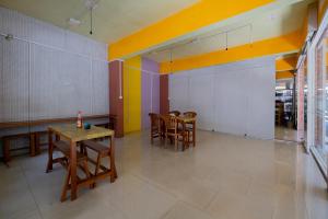 a room with tables and chairs in a store at RedDoorz Syariah at Jalan Sunan Giri Tuban in Tuban
